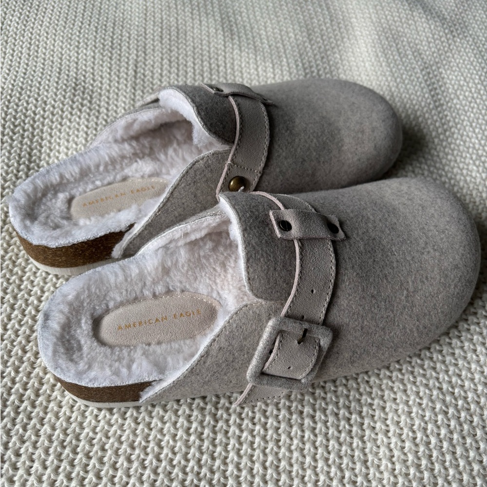 American Eagle Women’s clogs/mules. NWOT. size 8